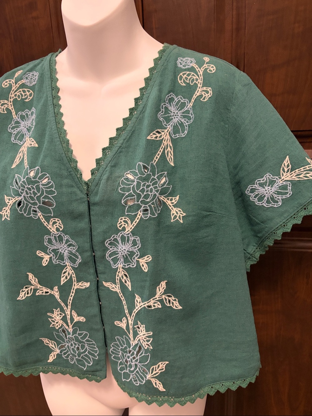 Universal Thread Embroidered Top - Picture 3 of 8